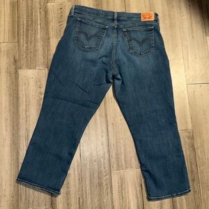 Size 31 Levi’s Cropped Jeans inseam 23in